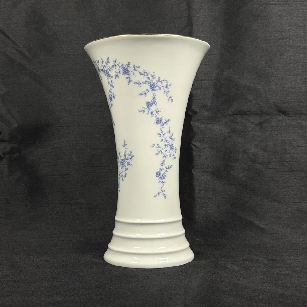 Wunsiedel R Bavaria Porcelaine Vase Blue Floral White Gold Trim Trumpet 10.25in